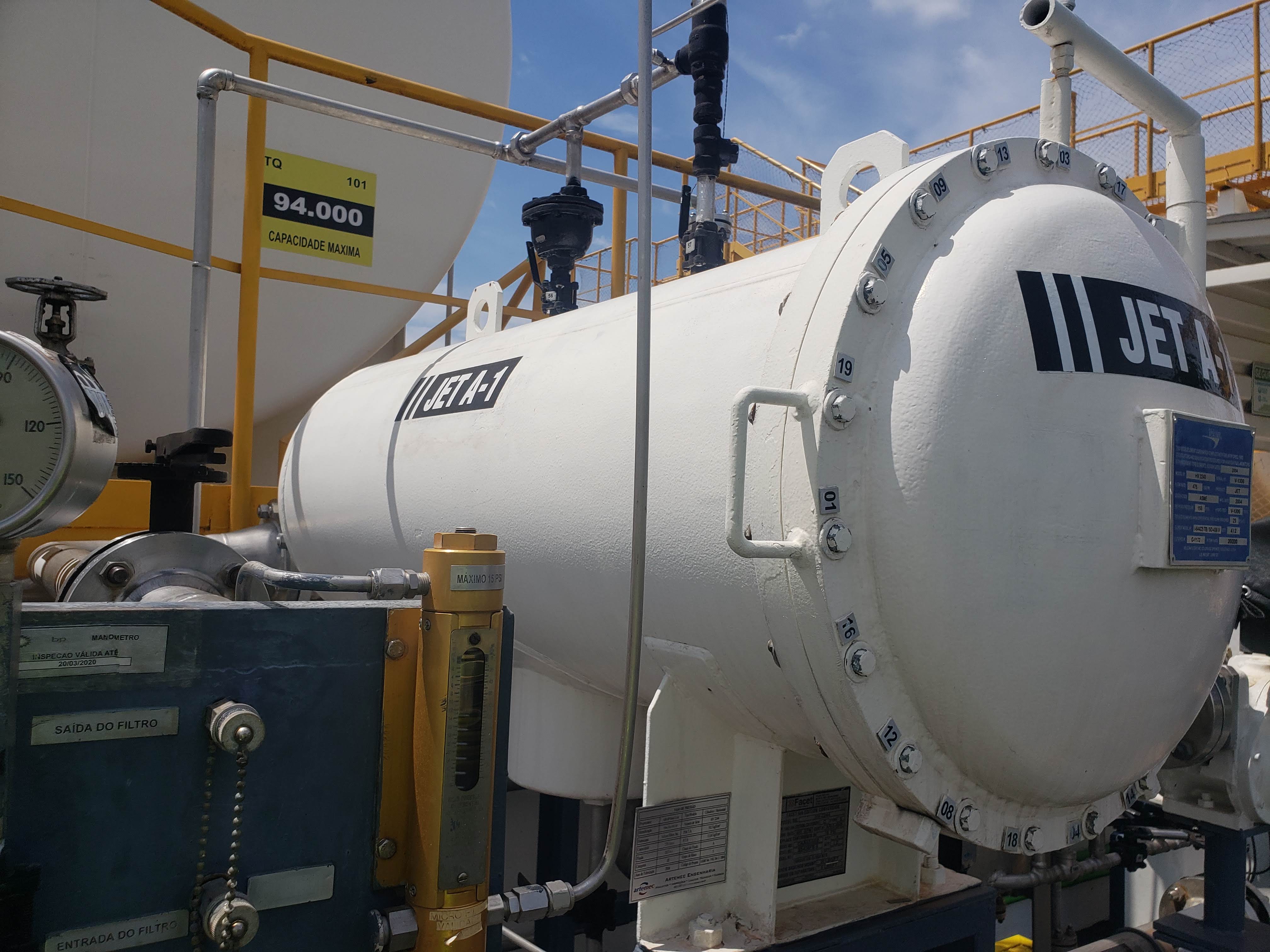 Vaso de pressão horizontal de combustível de aviação inspecionado pela Rotger